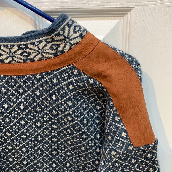 In-wild wool ski sweater. Blue and white with leather details. - Picture 5 of 7